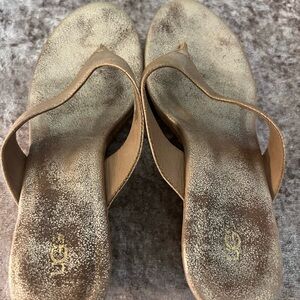 UGG 8 Gold Women's Thong Sandals